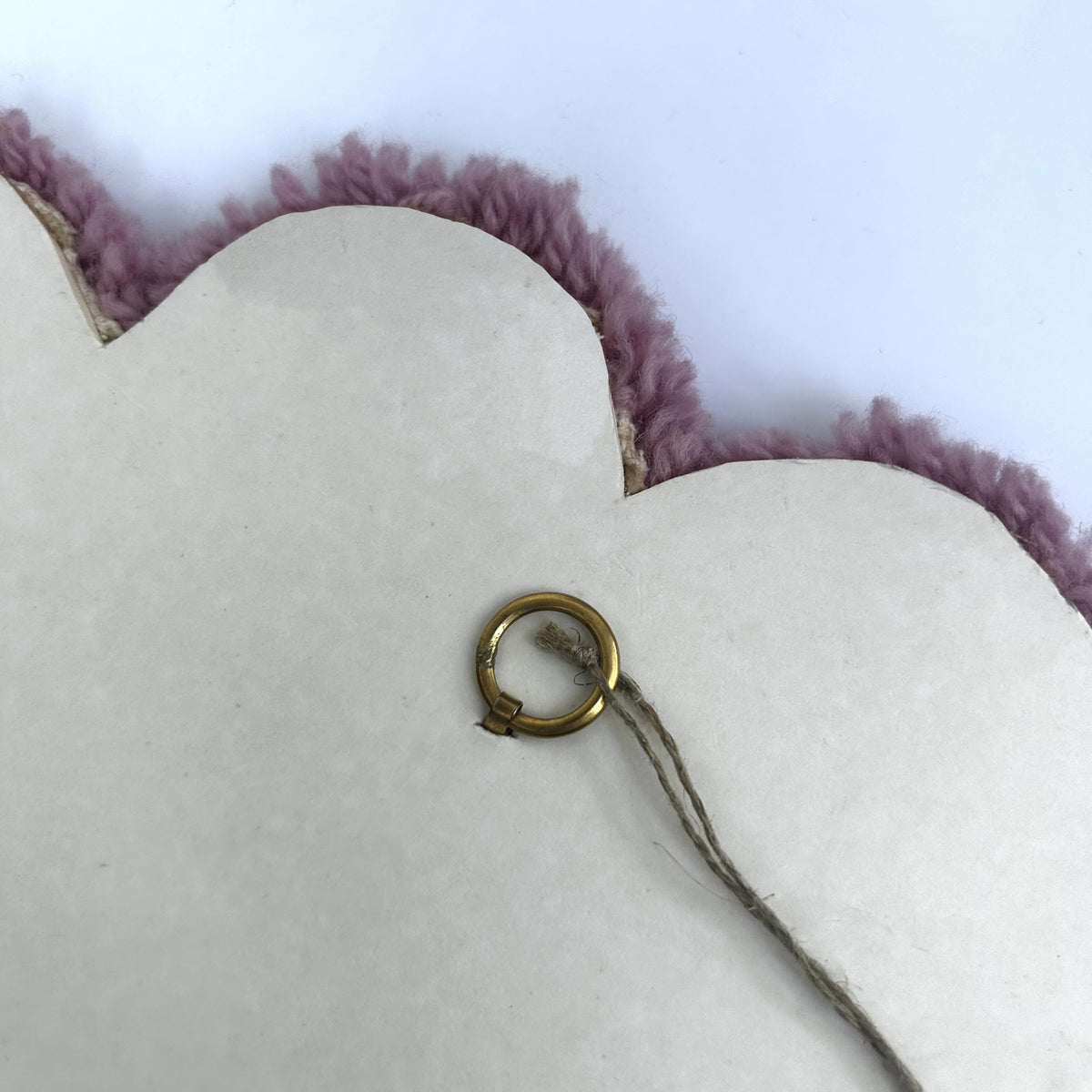 Miroir rose et orange en tufting.