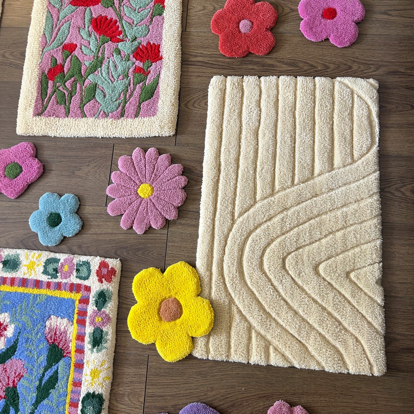 Tapis artisanal monochrome