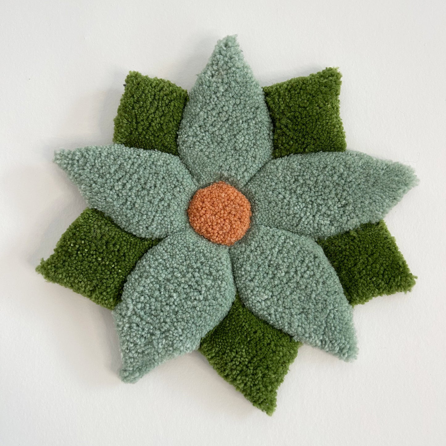 Fleur mandala verte en tufting.