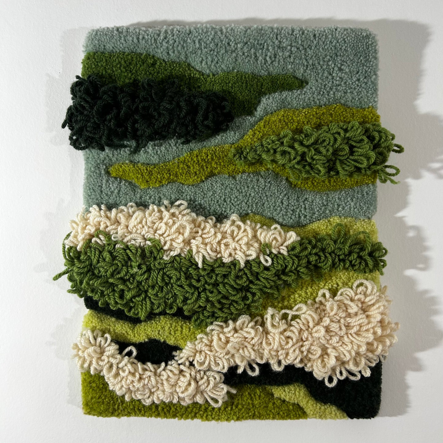 Tableau verts et beige en tufting.