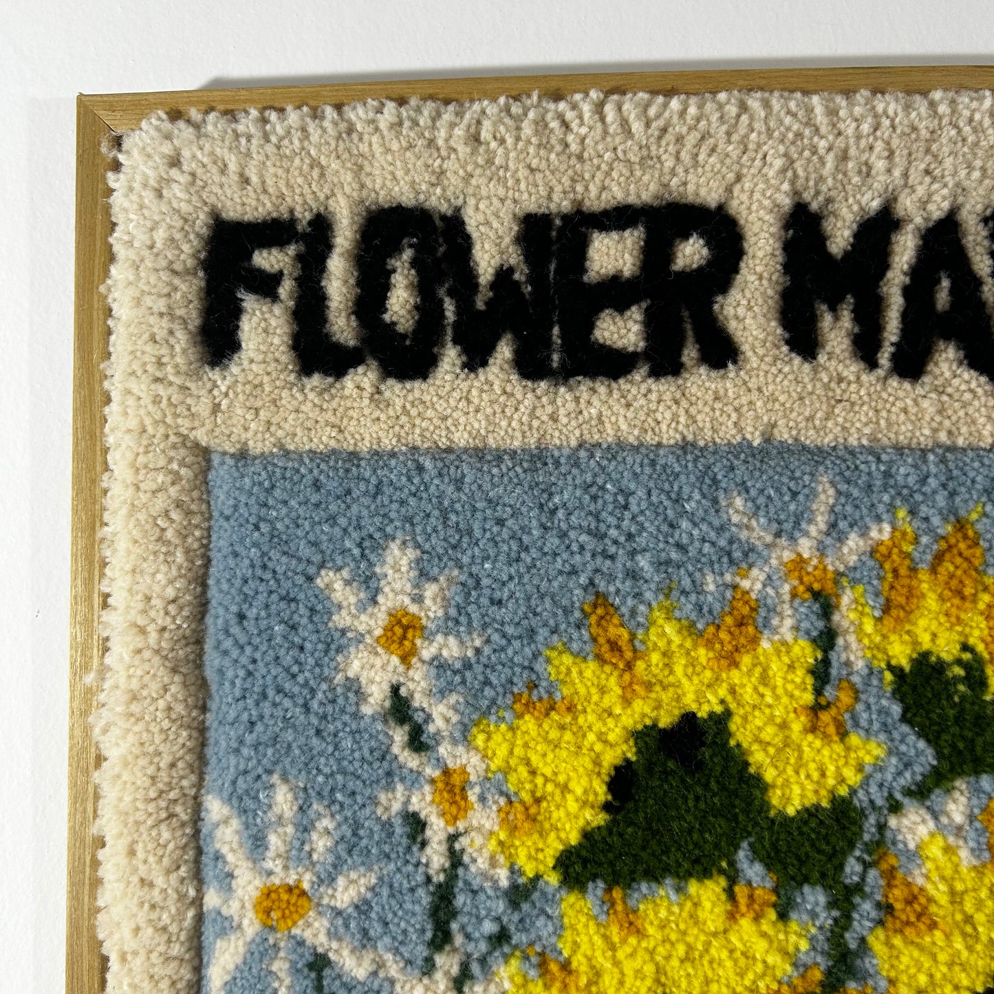 Tableau floral en tufting.