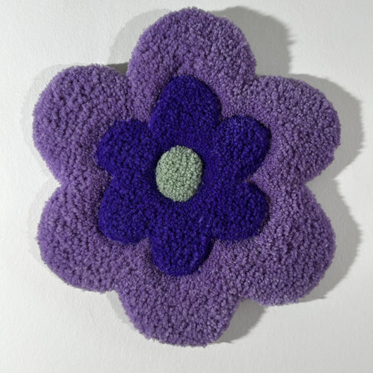 Fleur L violette et verte d'eau.