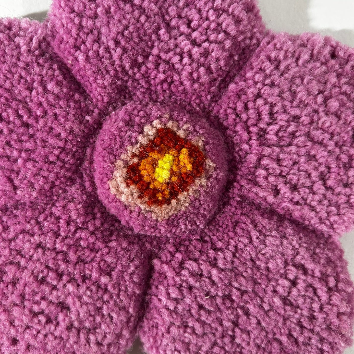 Fleur M rose en tufting.
