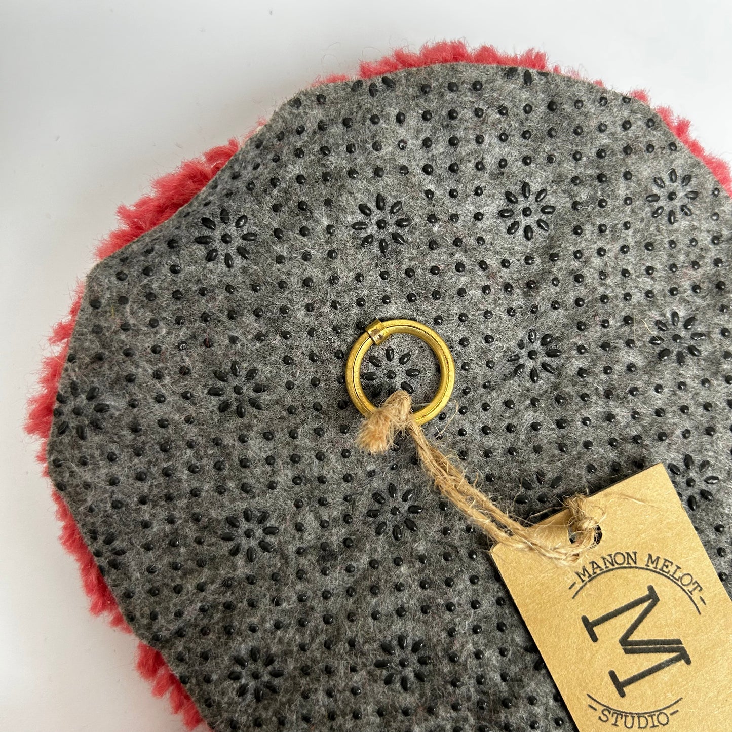 Fleur XL rose et verte en tufting.