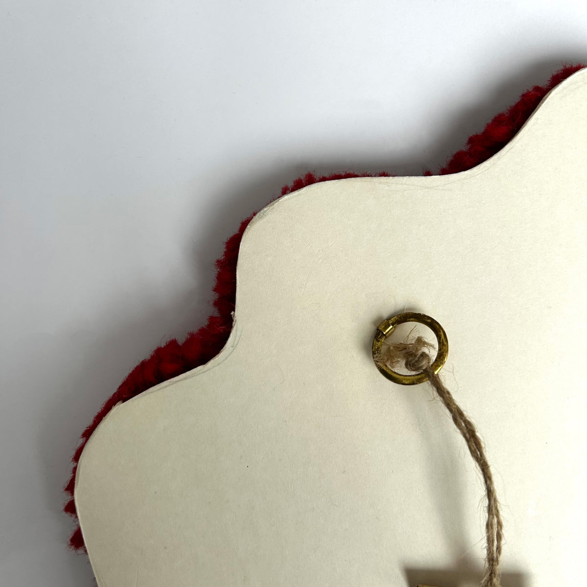 Miroir rouge et vert d'eau en tufting.