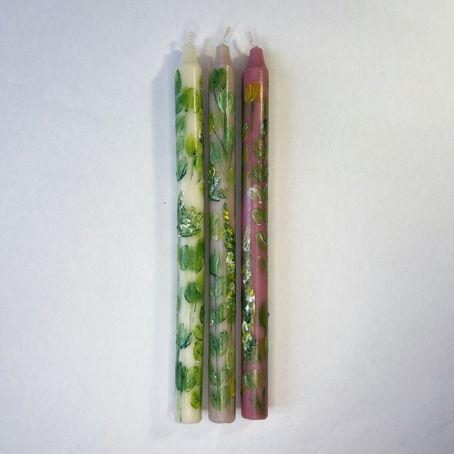 Bougies Molly peintes à la main.