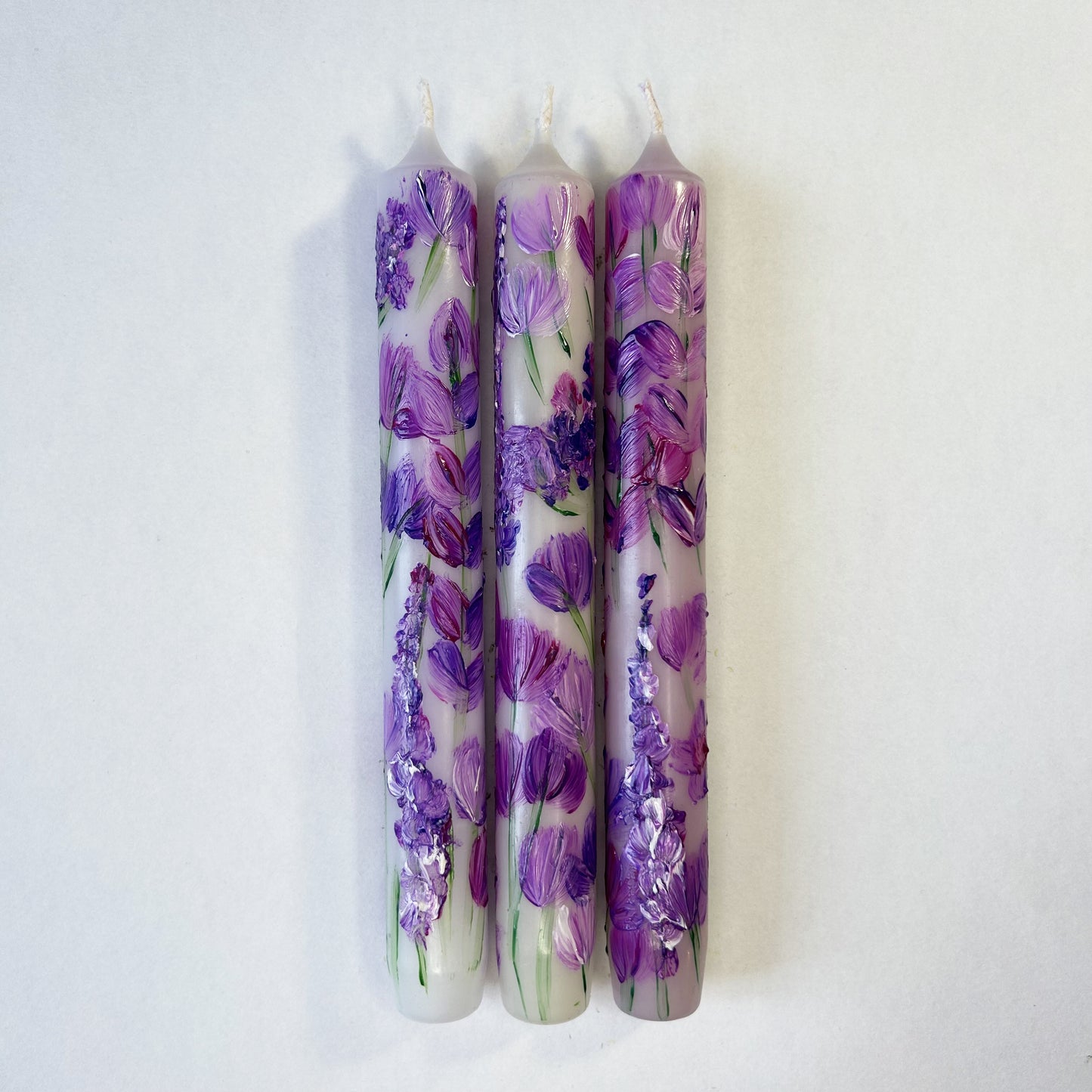 Bougies Magda peintes à la main.