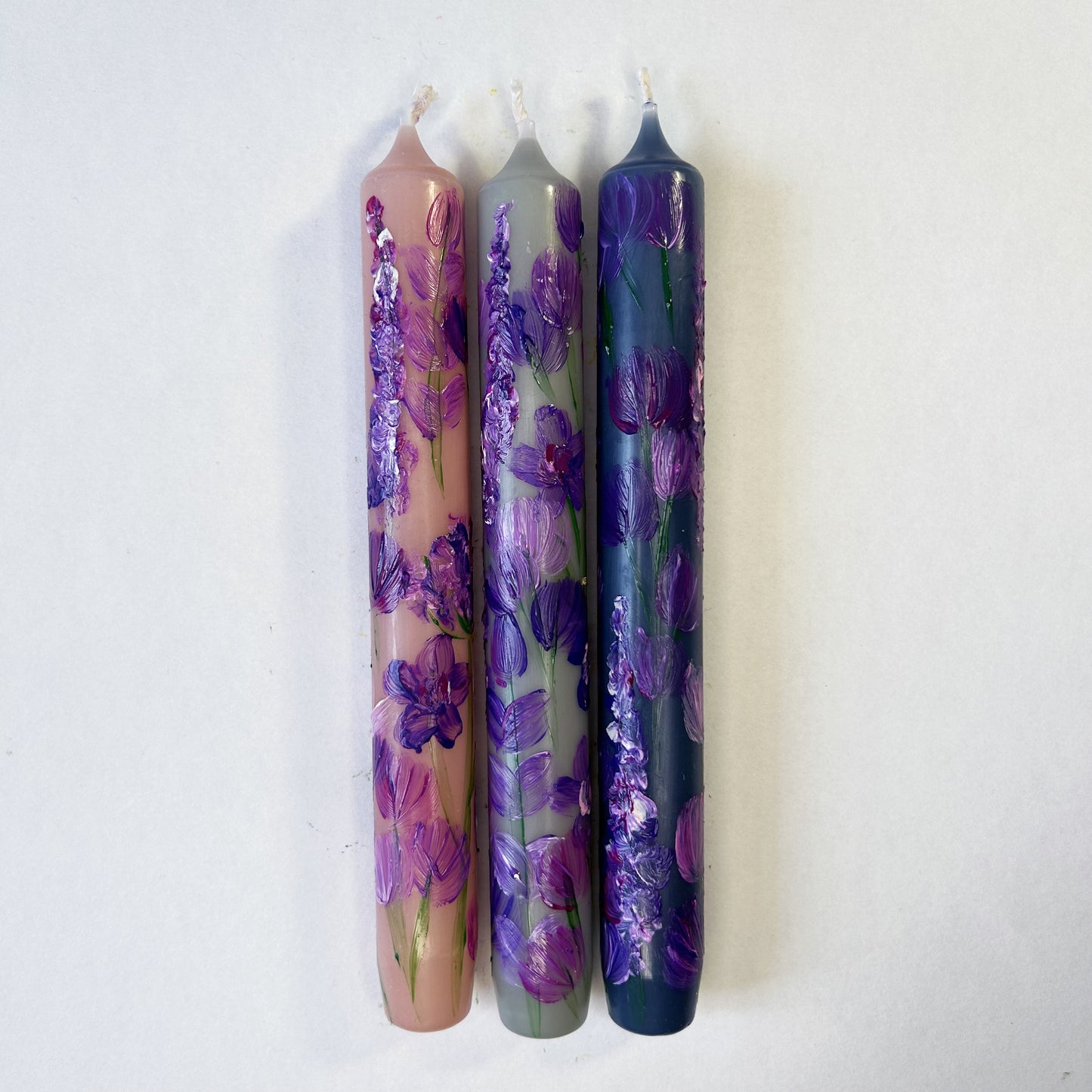 Bougies Magda peintes à la main.