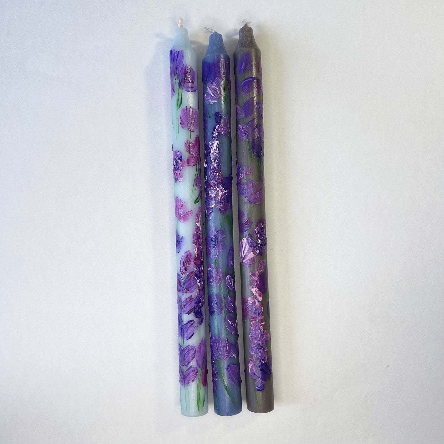 Bougies Magda peintes à la main.
